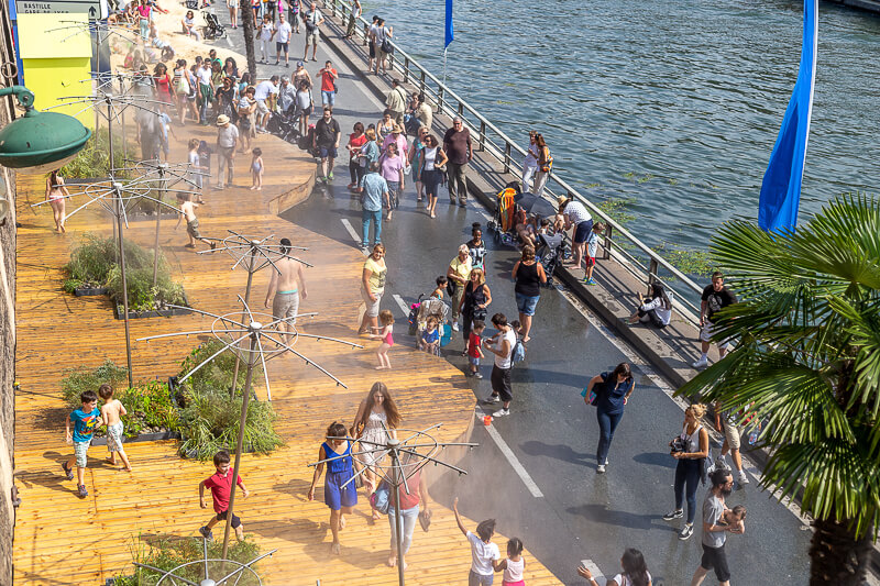 Water misters installed for Paris Plages on the Left Bank of the Seine - Photo credit: istock/jptinoco