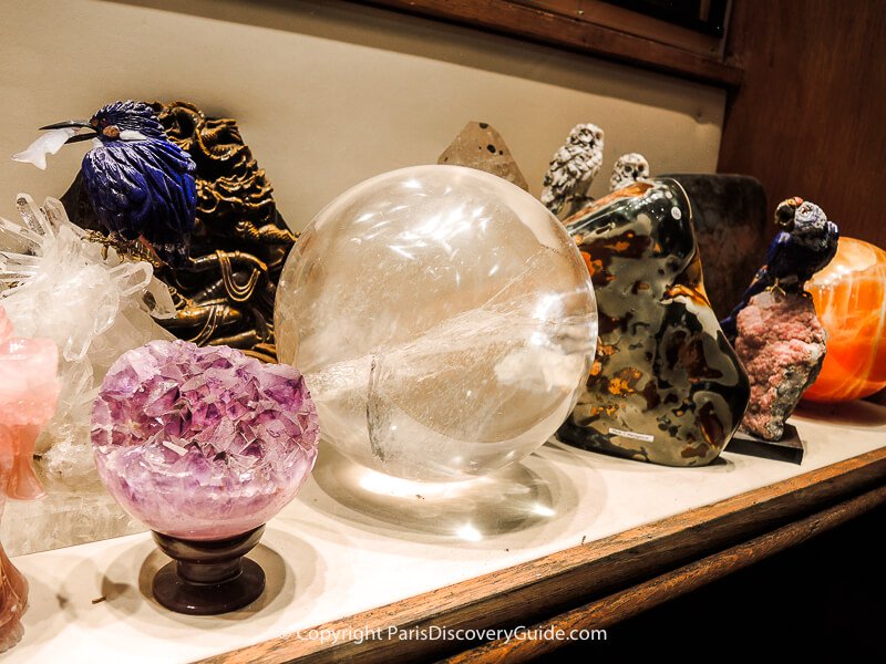 Dazzling crystals, geodes, and sculptures at Brésilophile