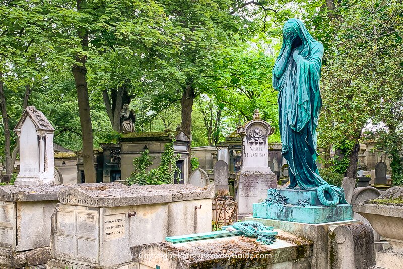 Weeping statue at the Moreau-Vauthier family tomb