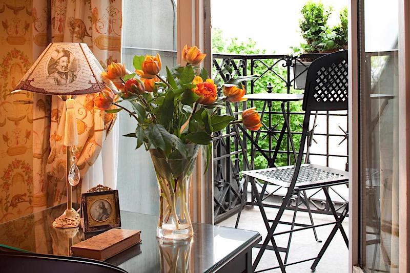 Guestroom decor at Residence Henri IV in the Latin Quarter in Paris 