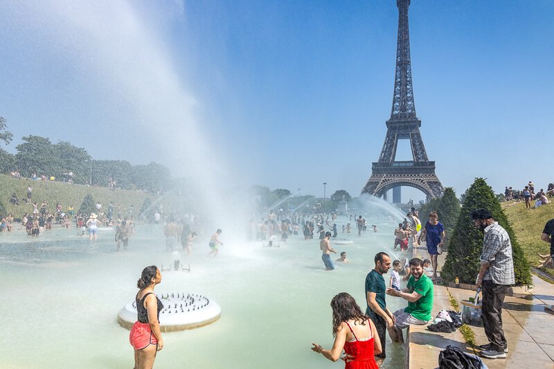 Trocadero Fountains during a Paris heat wave - Photo credit: istock/Martin Helgemeir
