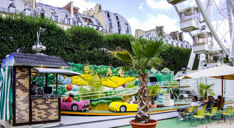 Bumper cars and ferris wheel at Tuileries Garden Carnival