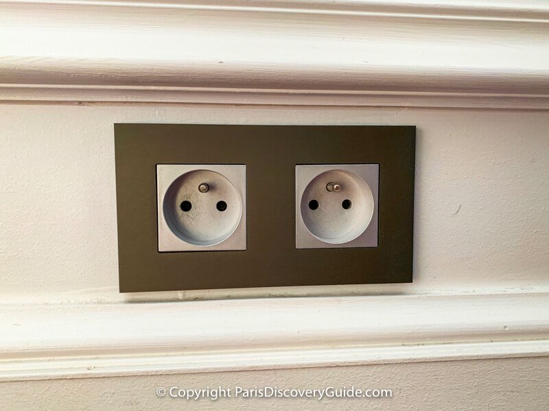 Type E sockets (grounded) used in France - note the grounding prong Type E sockets (grounded) used in France - note the grounding prong