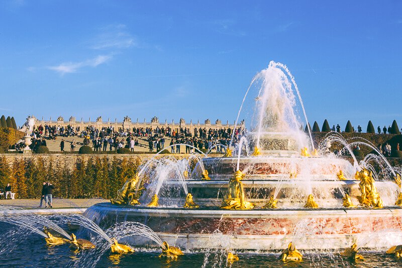 Fountain in the Versailles Palace Garden - Photo credit: istockphoto.com/Melissa Fox