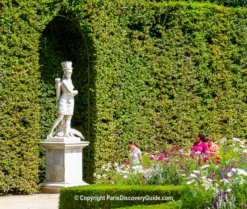 A female warrior (believed to represent the Americas) with a crocodile at her feet in Versailles' formal garden