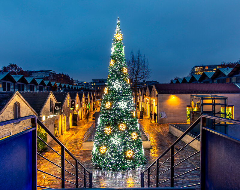 Lighted Christmas tree at Bercy Village - Photo credit: iStock