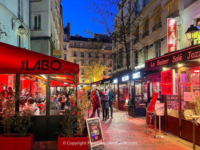 Jazz clubs along Rue des Lombards in Paris 